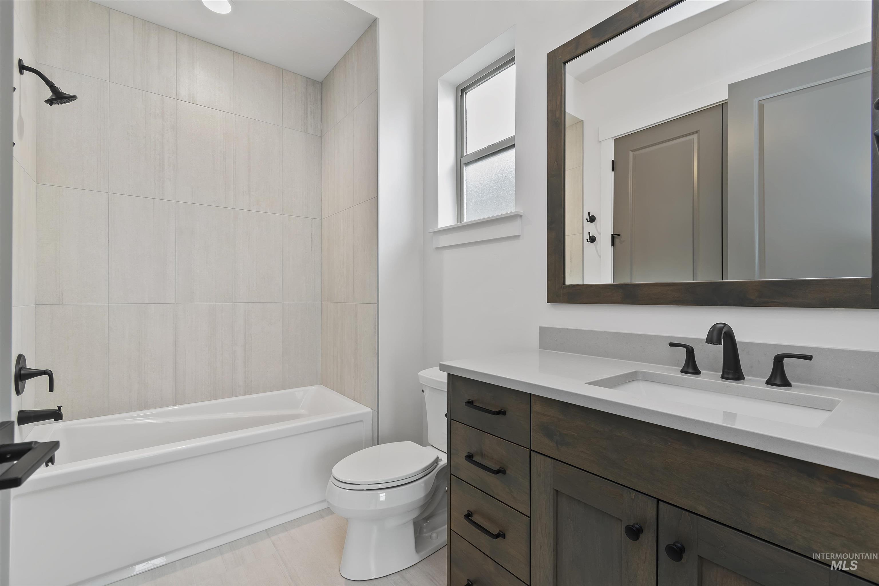 3875 South Corabell Avenue Meridian, ID 83642 - Photo 20 of 27 Ensuite Guest full bath featuring shower / tub combination and vanity