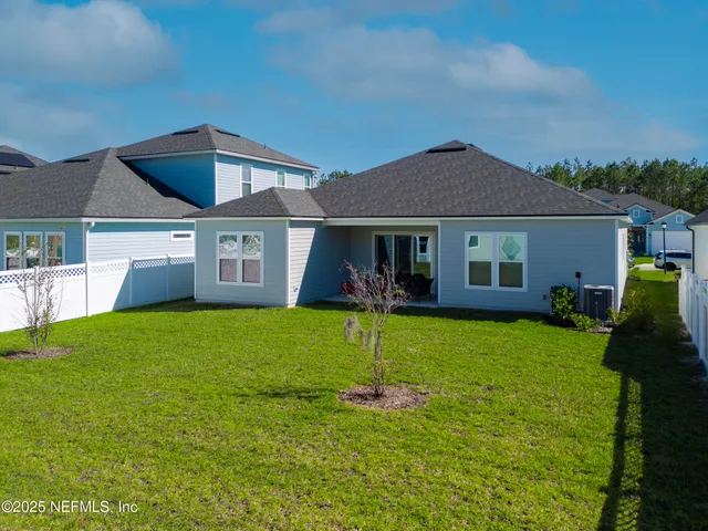 a view of room with an empty space