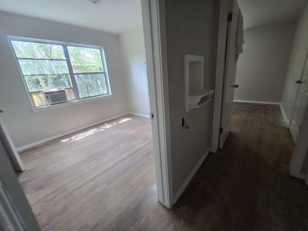 822 Woodhue Street Channelview, TX 77530 - Photo 8 of 11 a view of hallway with window