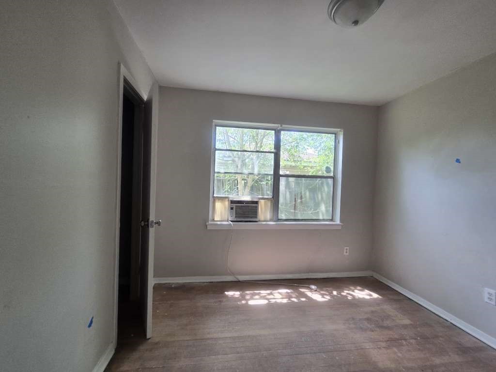 822 Woodhue Street Channelview, TX 77530 - Photo 9 of 11 an empty room with a window