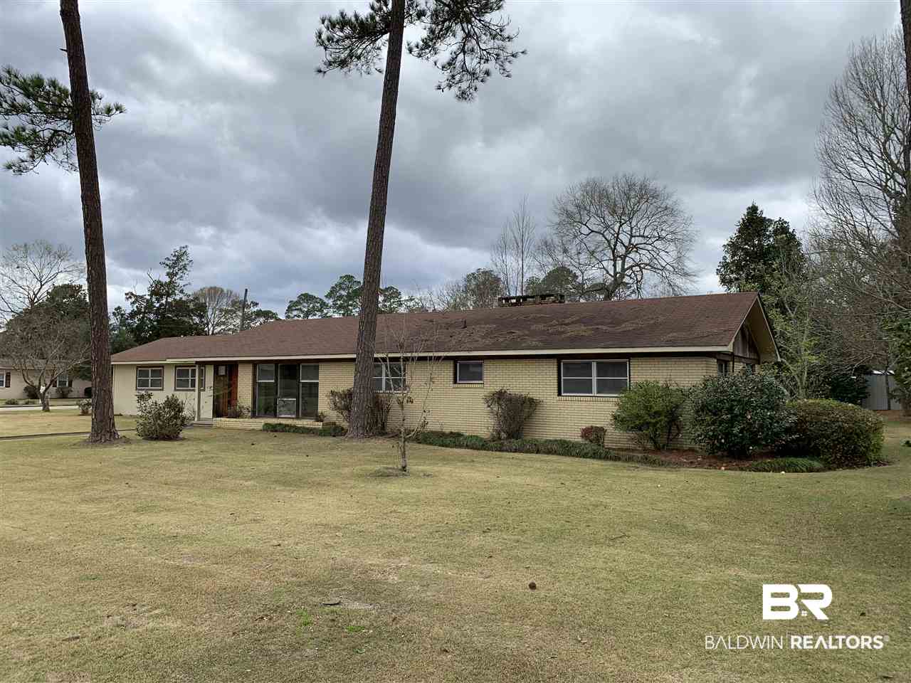 402 Beck Street Atmore, AL 36502 - Photo 2 of 21