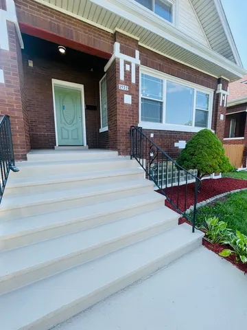 $469,900 | 1932 East Avenue, Berwyn, IL 60402