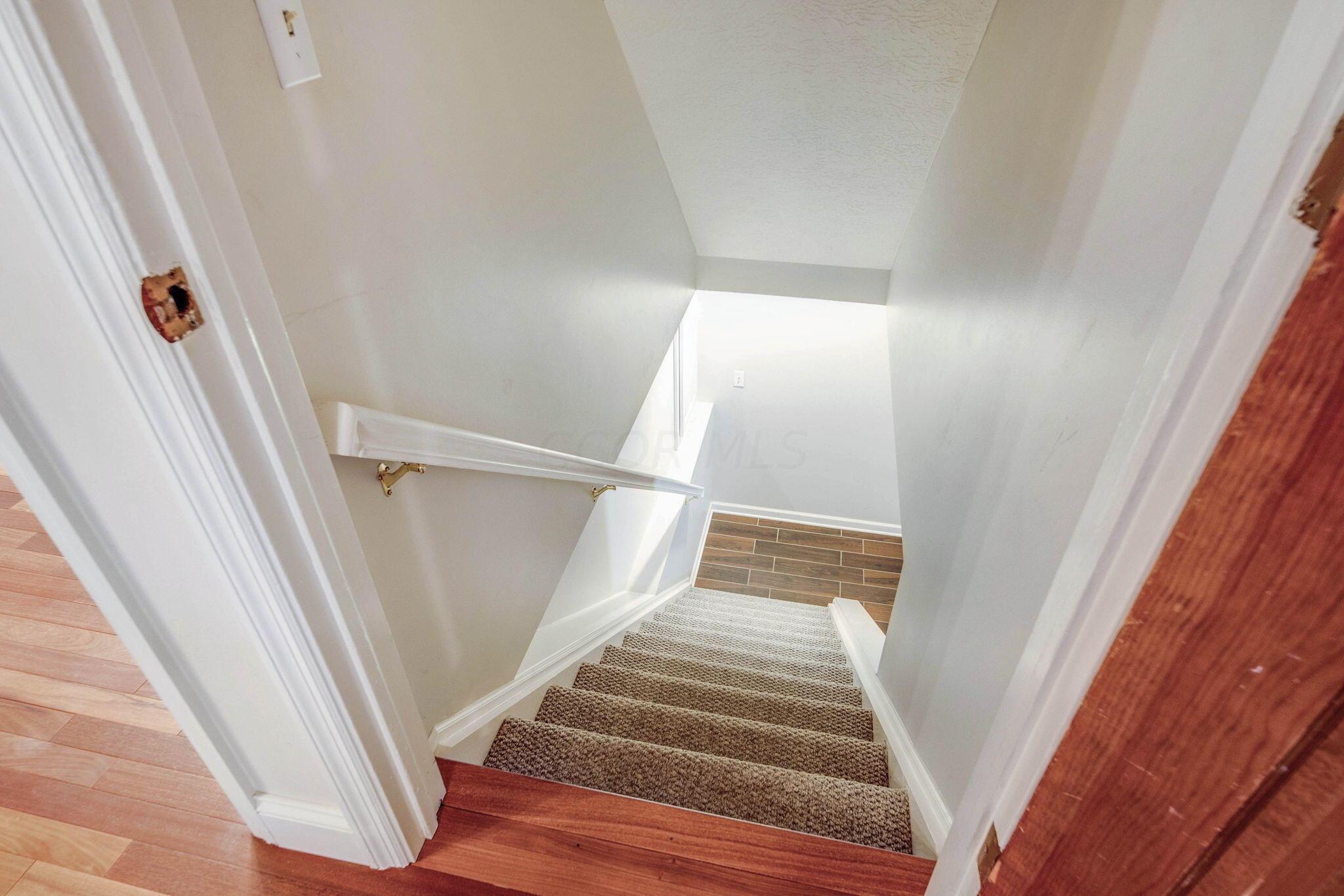 3377 River Narrows Road Hilliard, OH 43026 - Photo 53 of 94 Staircase