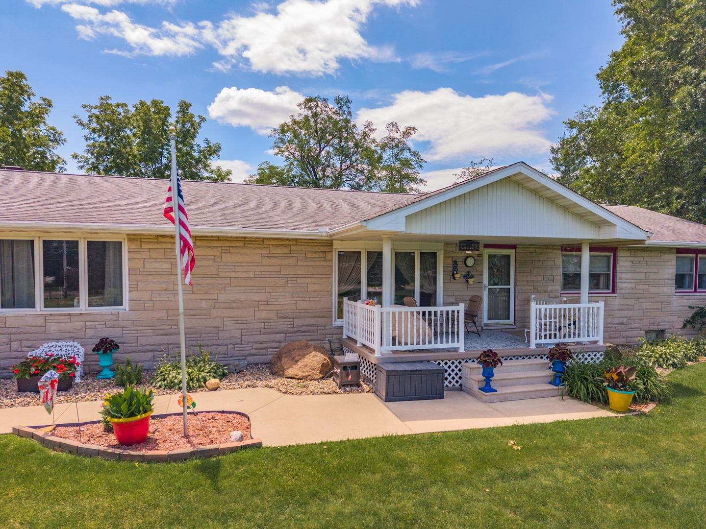 1604 6 Points Road Bloomington, IL 61701 - Photo 4 of 40