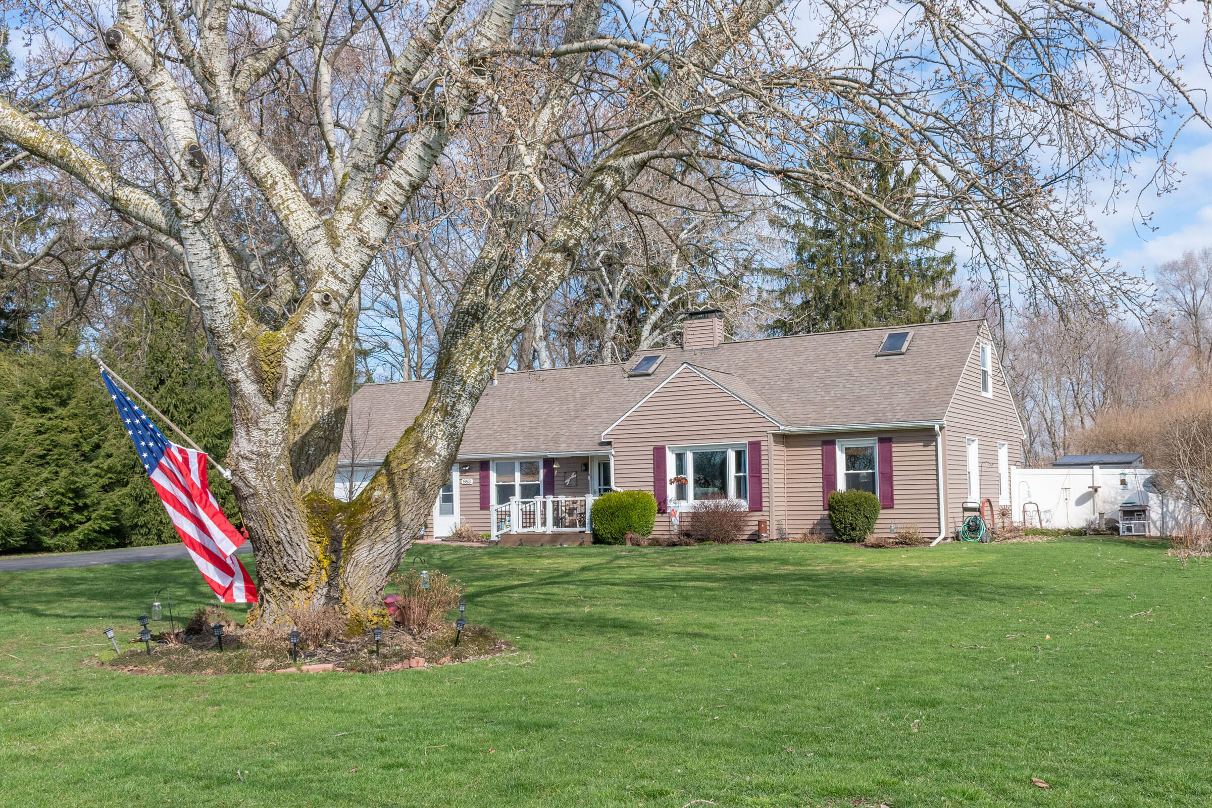 983 Miners Road St. Joseph, MI 49085 - Photo 2 of 40 983 Miners Rd SJ 003