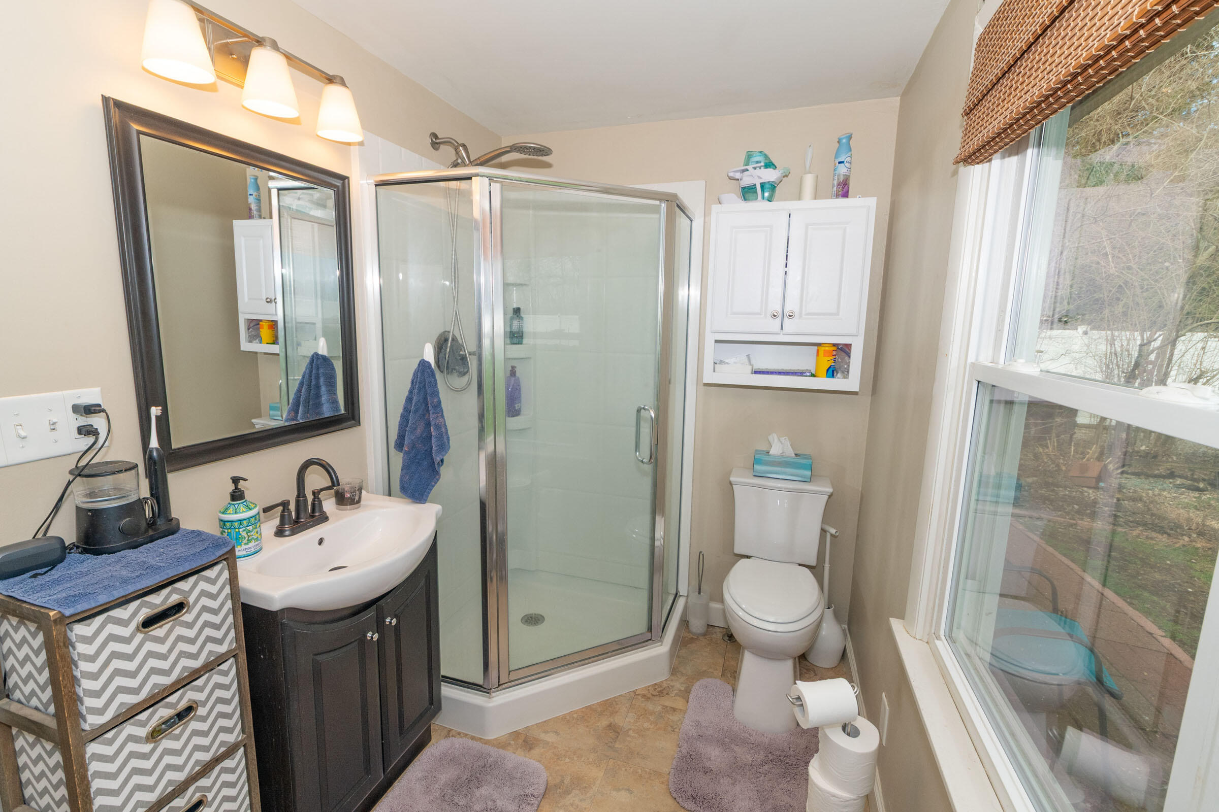 983 Miners Road St. Joseph, MI 49085 - Photo 22 of 40 983 Miners Rd SJ Bath and laundry 2