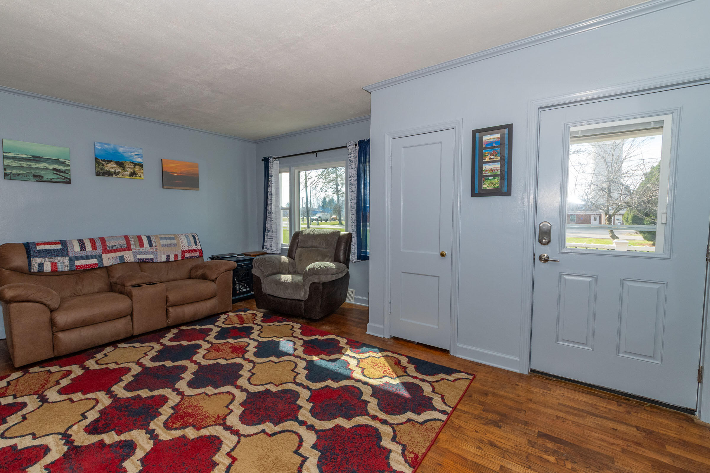 983 Miners Road St. Joseph, MI 49085 - Photo 4 of 40 983 Miners Rd SJ Living room 2