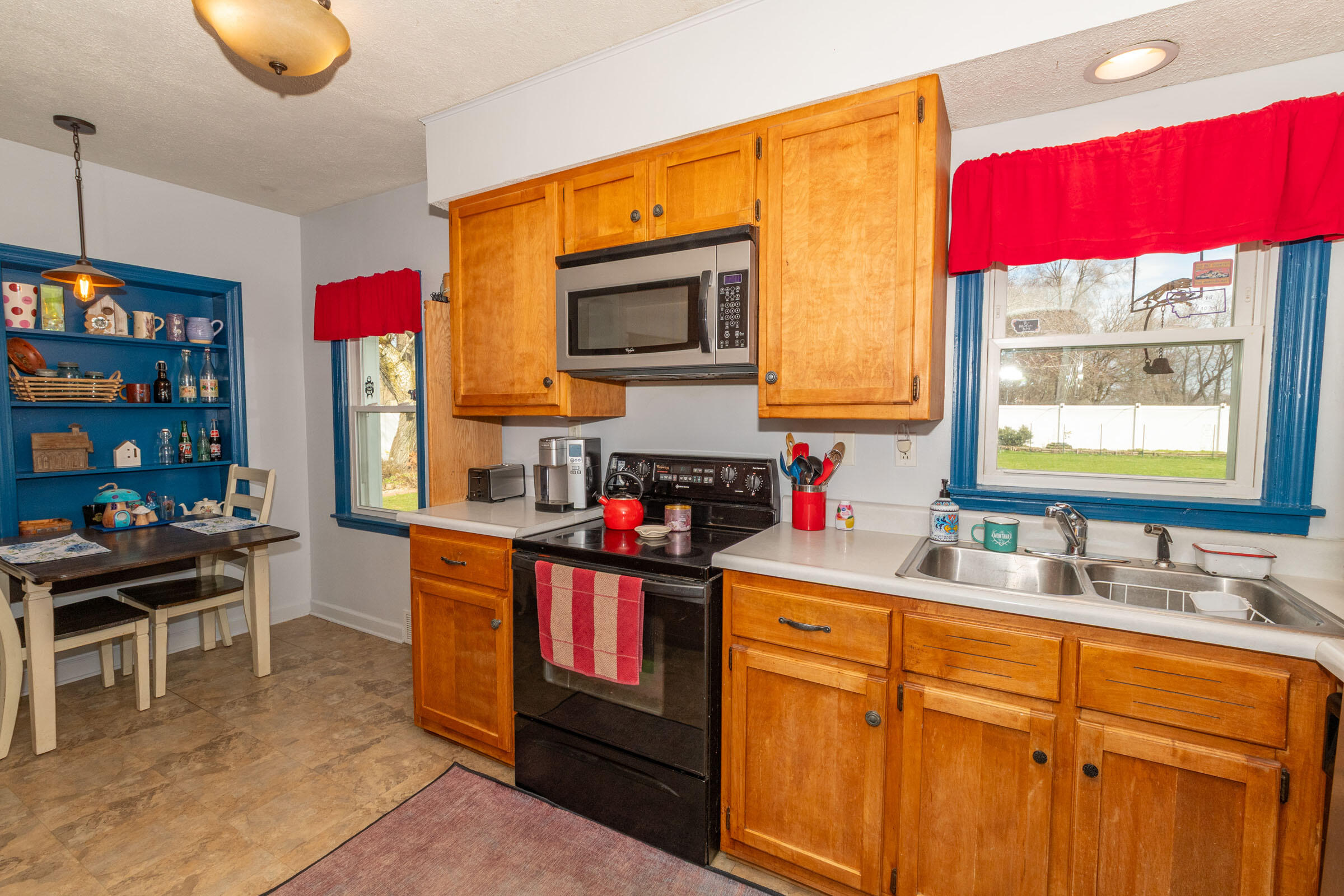 983 Miners Road St. Joseph, MI 49085 - Photo 9 of 40 983 Miners Rd SJ Kitchen 5