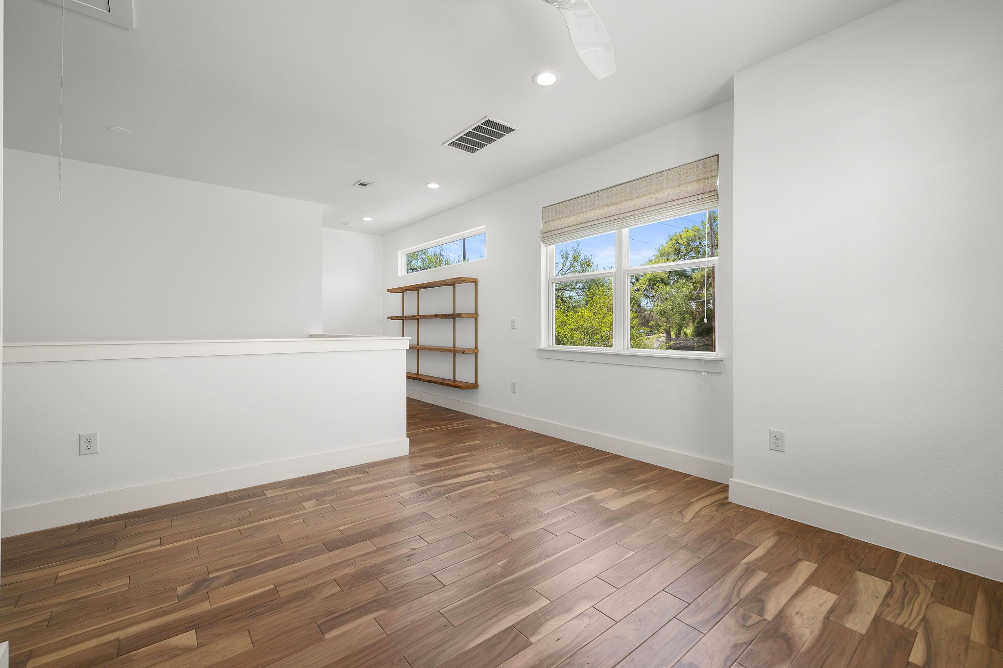 1201 Luna Street Austin, TX 78721 - Photo 24 of 31 Unfurnished room with wood finished floors and recessed lighting