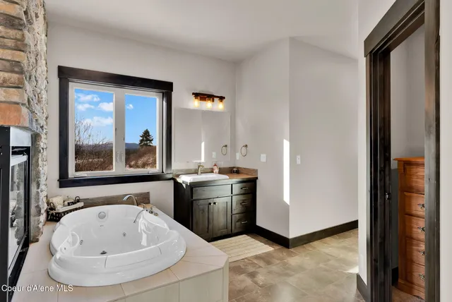 $850,000 | 5383 East Van Dusen Road, Harrison, ID 83833