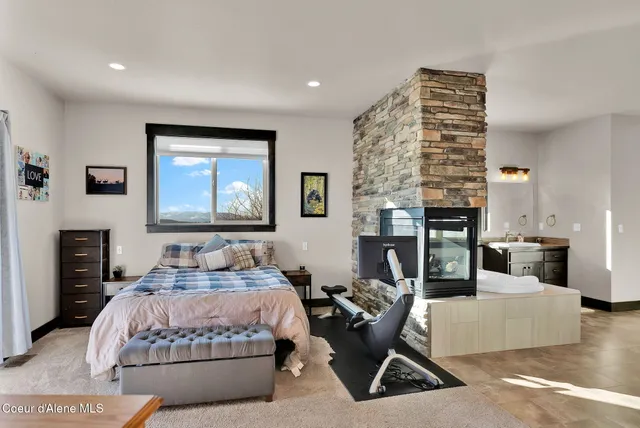 $850,000 | 5383 East Van Dusen Road, Harrison, ID 83833