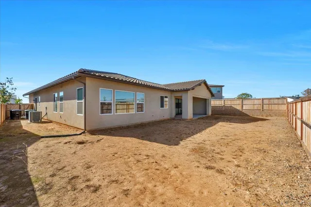 $939,000 | 1023 Beaver Pond Loop, Madera, CA 93636