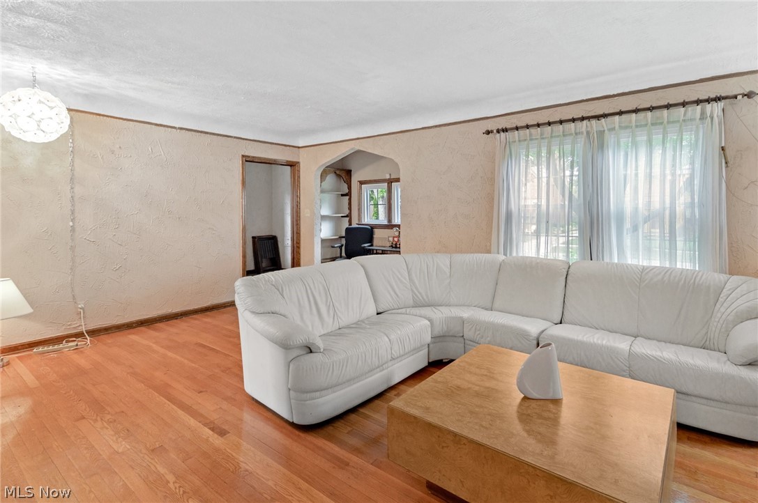 2583 Fenwick Road Cleveland, OH 44118 - Photo 5 of 23 Gallery Image 5