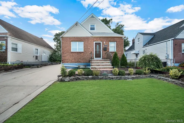 $795,000 | 138 Ormonde Boulevard, Valley Stream, NY 11580