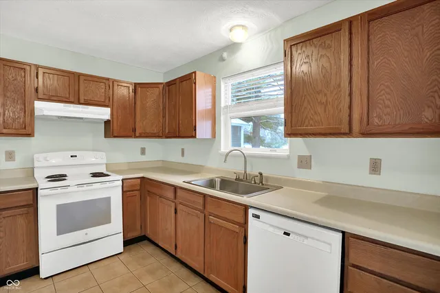 $370,000 | 2025 Fieldstone Court, Westfield, IN 46074