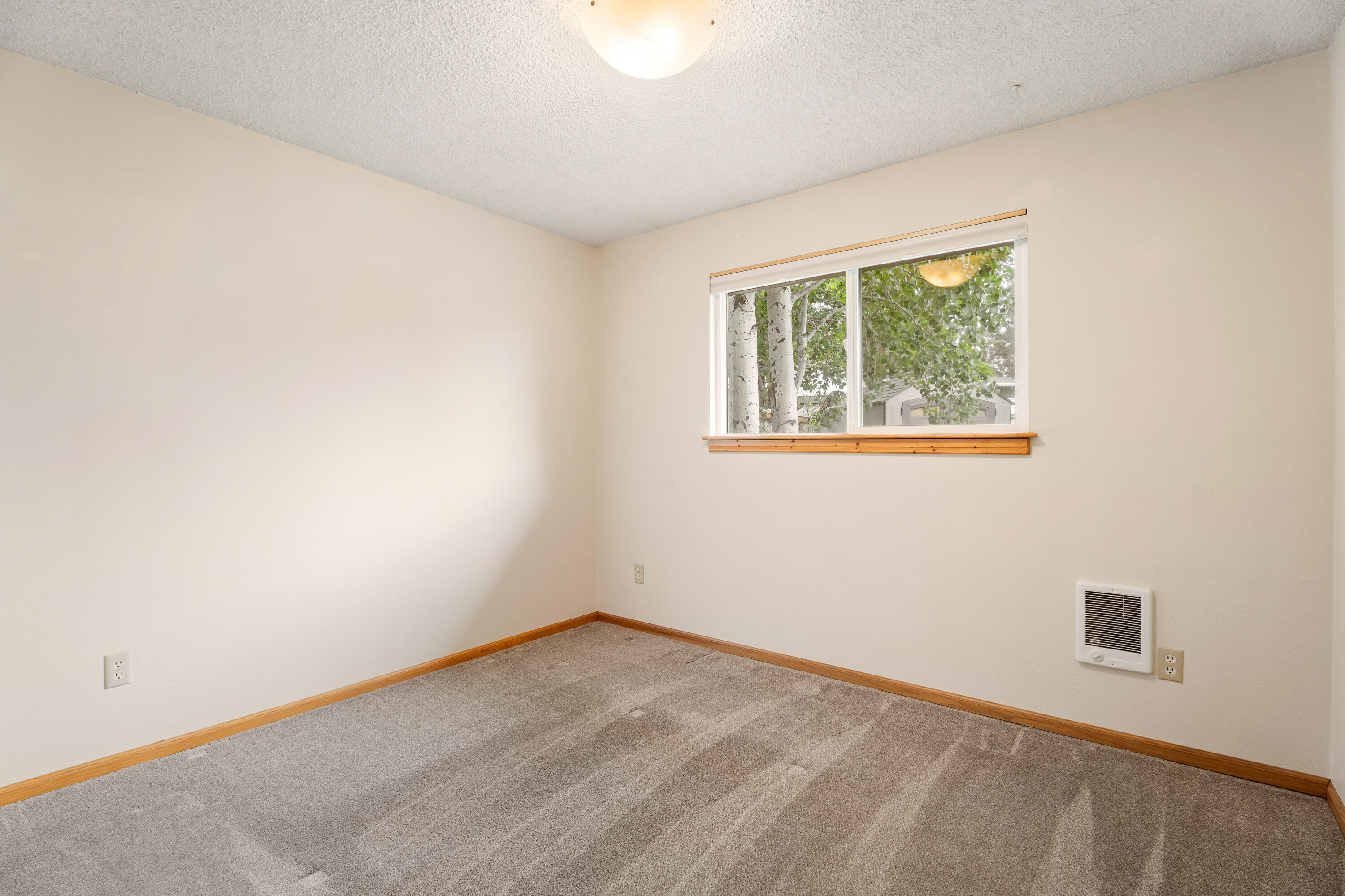 1627 Northeast Bear Creek Road Bend, OR 97702 - Photo 22 of 46 3rd bedroom