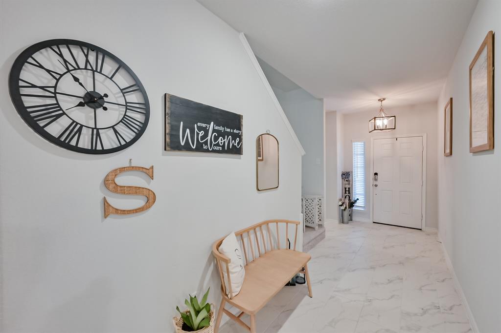 10621 Alpine Meadow Lane Fort Worth, TX 76140 - Photo 4 of 35 a view of a hallway with elevator