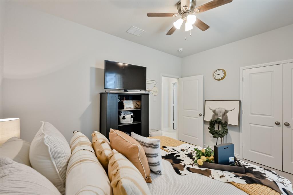 10621 Alpine Meadow Lane Fort Worth, TX 76140 - Photo 10 of 35 a living room with furniture and a flat screen tv