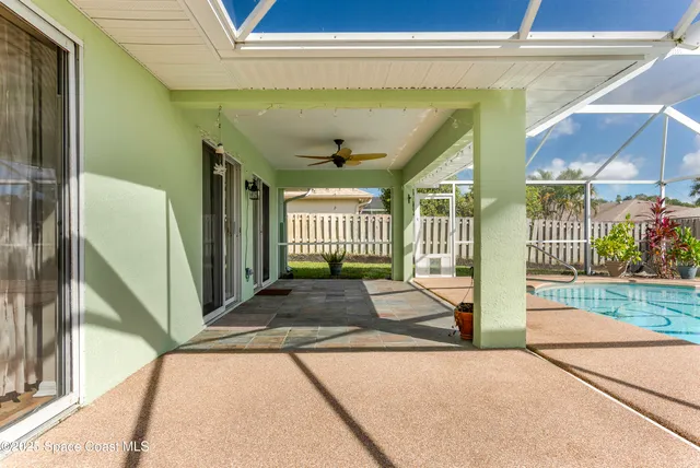 a view of a house with backyard and porch