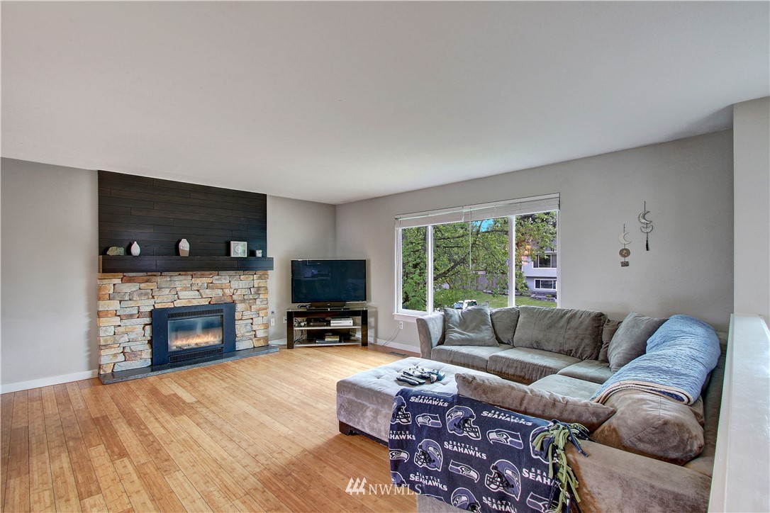 20705 11th Drive Southeast Bothell, WA 98012 - Photo 3 of 19 Gallery Image 3