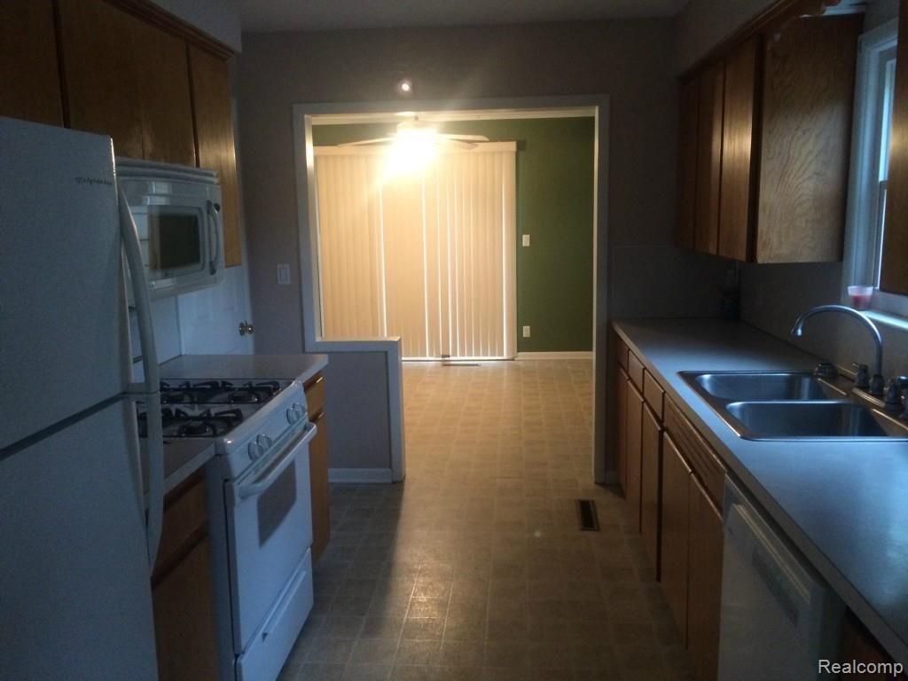 12408 Linden Road Linden, MI 48451 - Photo 8 of 12