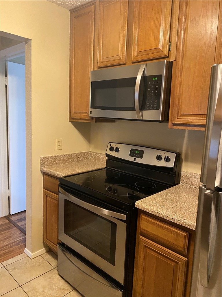 806 West 24th Street, Unit 308 Austin, TX 78705 - Photo 8 of 25 a stove top oven sitting inside of a kitchen