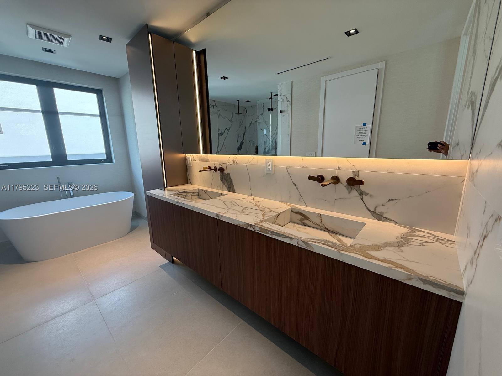 125 Southwest 29th Road Miami, FL 33129 - Photo 31 of 45