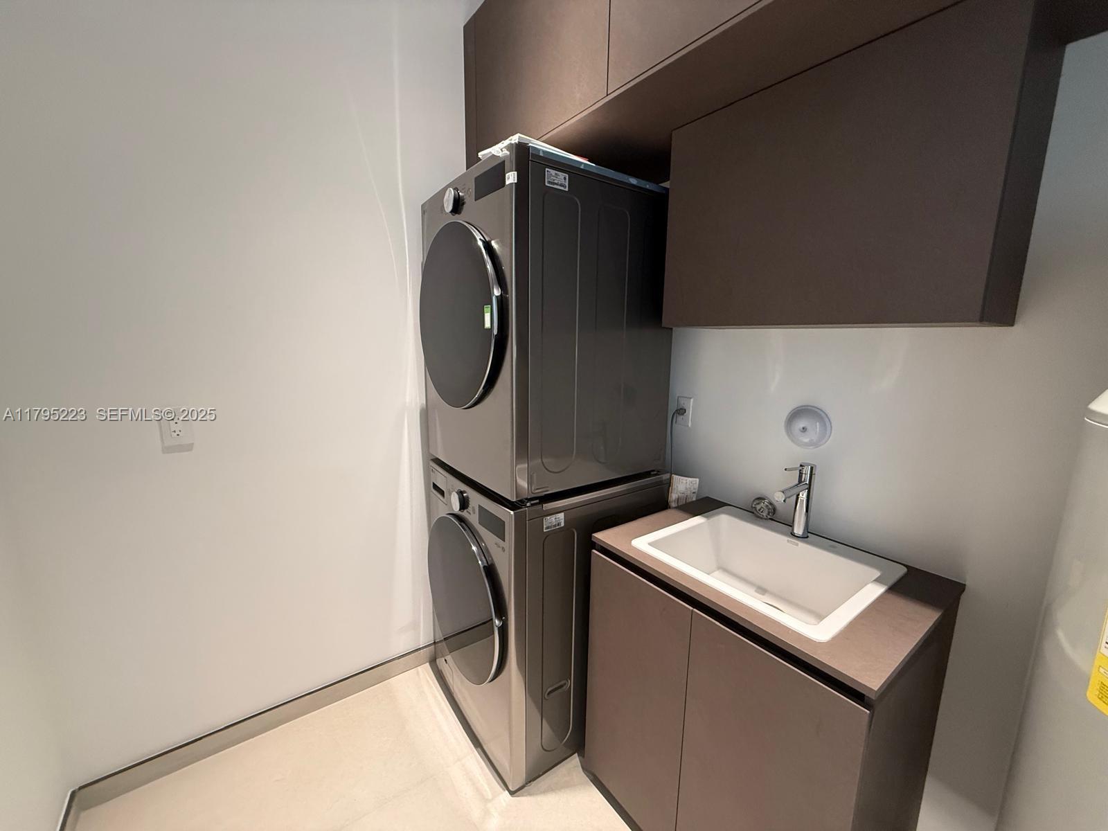 125 Southwest 29th Road Miami, FL 33129 - Photo 40 of 44 a utility room with dryer and washer