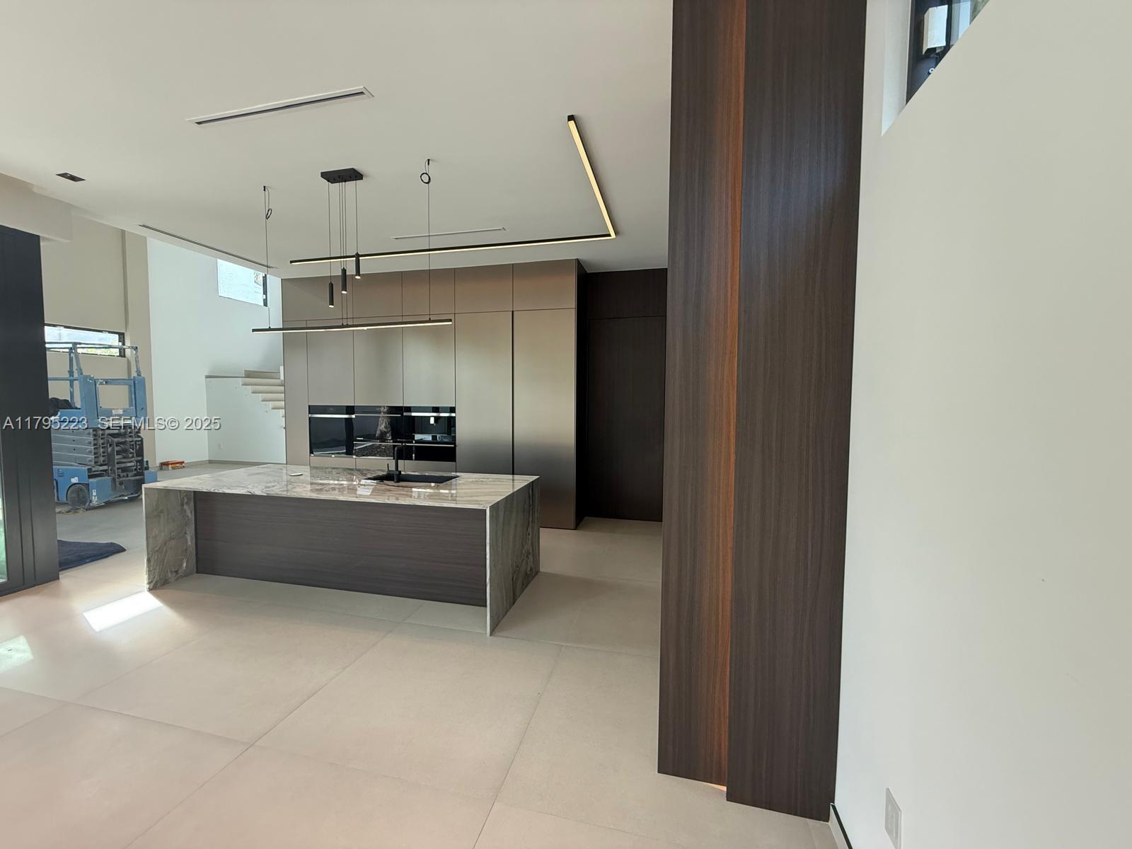 125 Southwest 29th Road Miami, FL 33129 - Photo 8 of 44