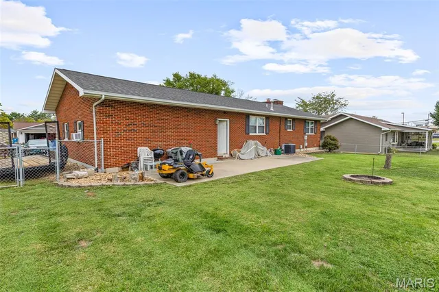 $275,000 | 465 Sycamore Drive, Ste. Genevieve, MO 63670