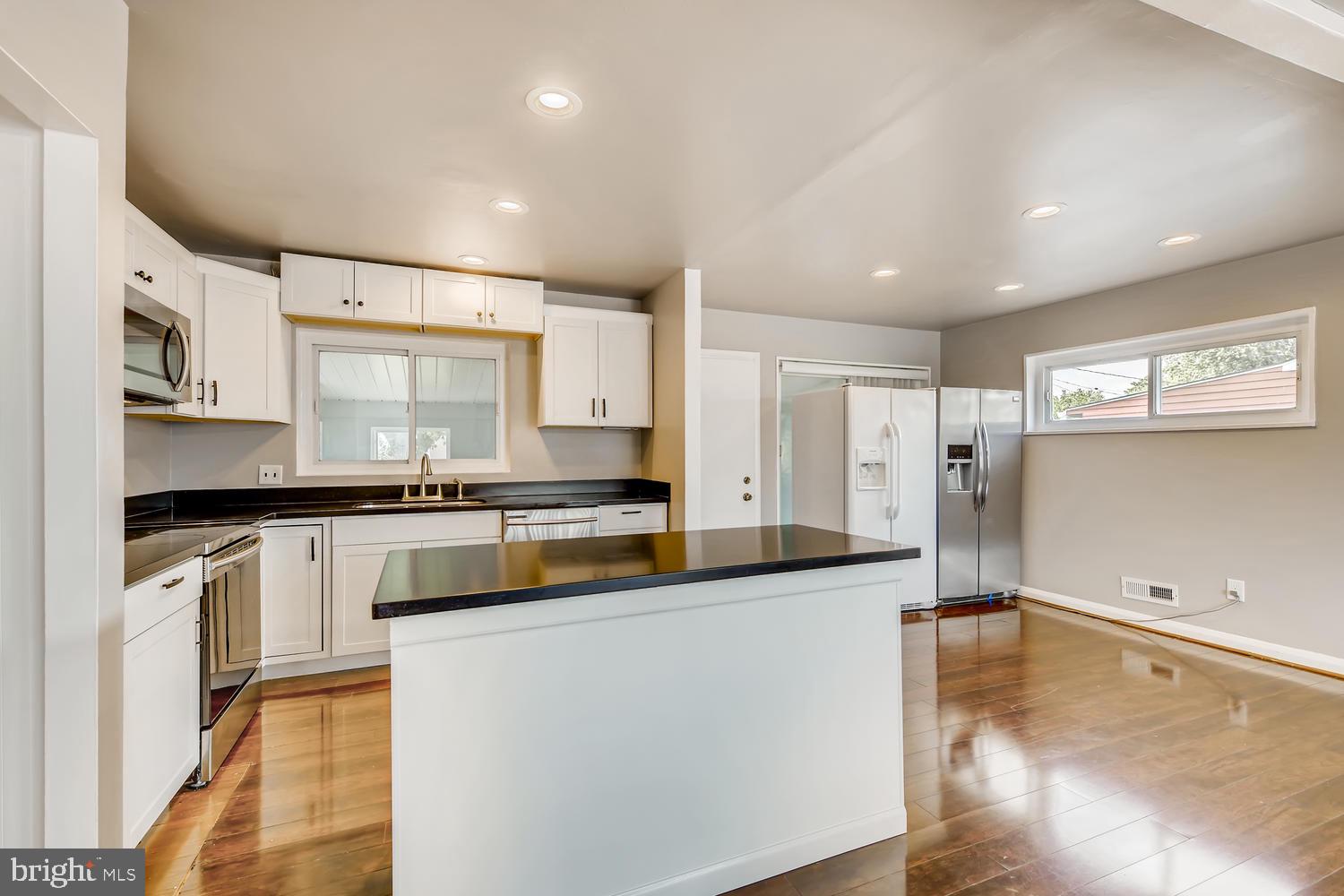 1014 Southridge Road Baltimore, MD 21228 - Photo 11 of 28