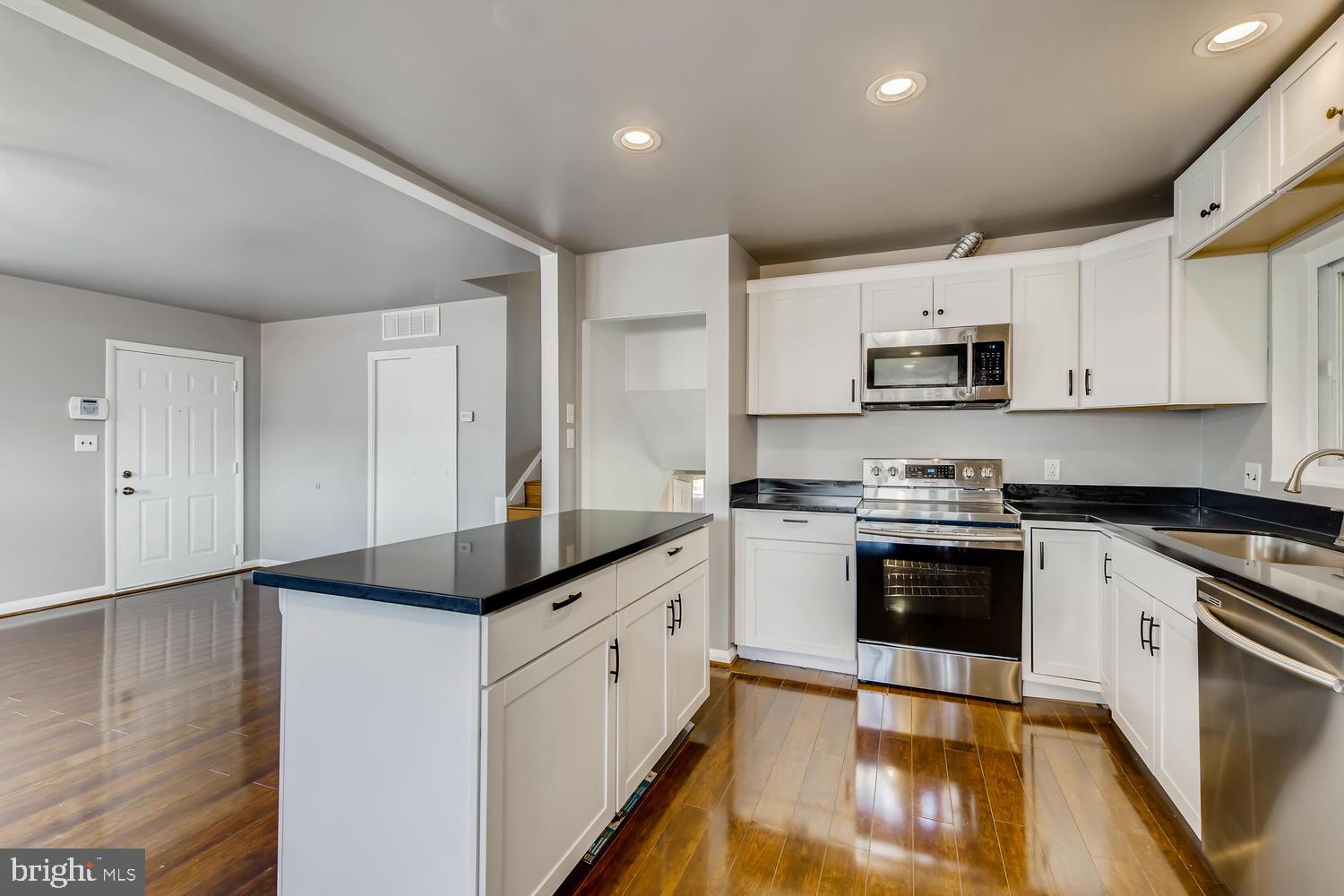 1014 Southridge Road Baltimore, MD 21228 - Photo 8 of 28
