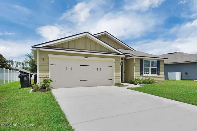 $2,000 | 1983 Pebble Point Drive, Green Cove Springs, FL 32043