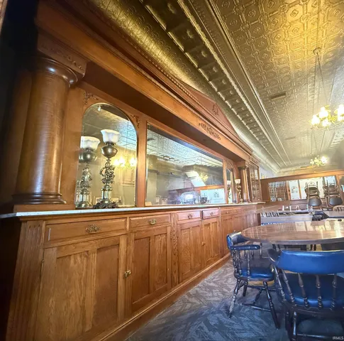 $599,000 | 101 North 2nd Street, Vincennes, IN 47591