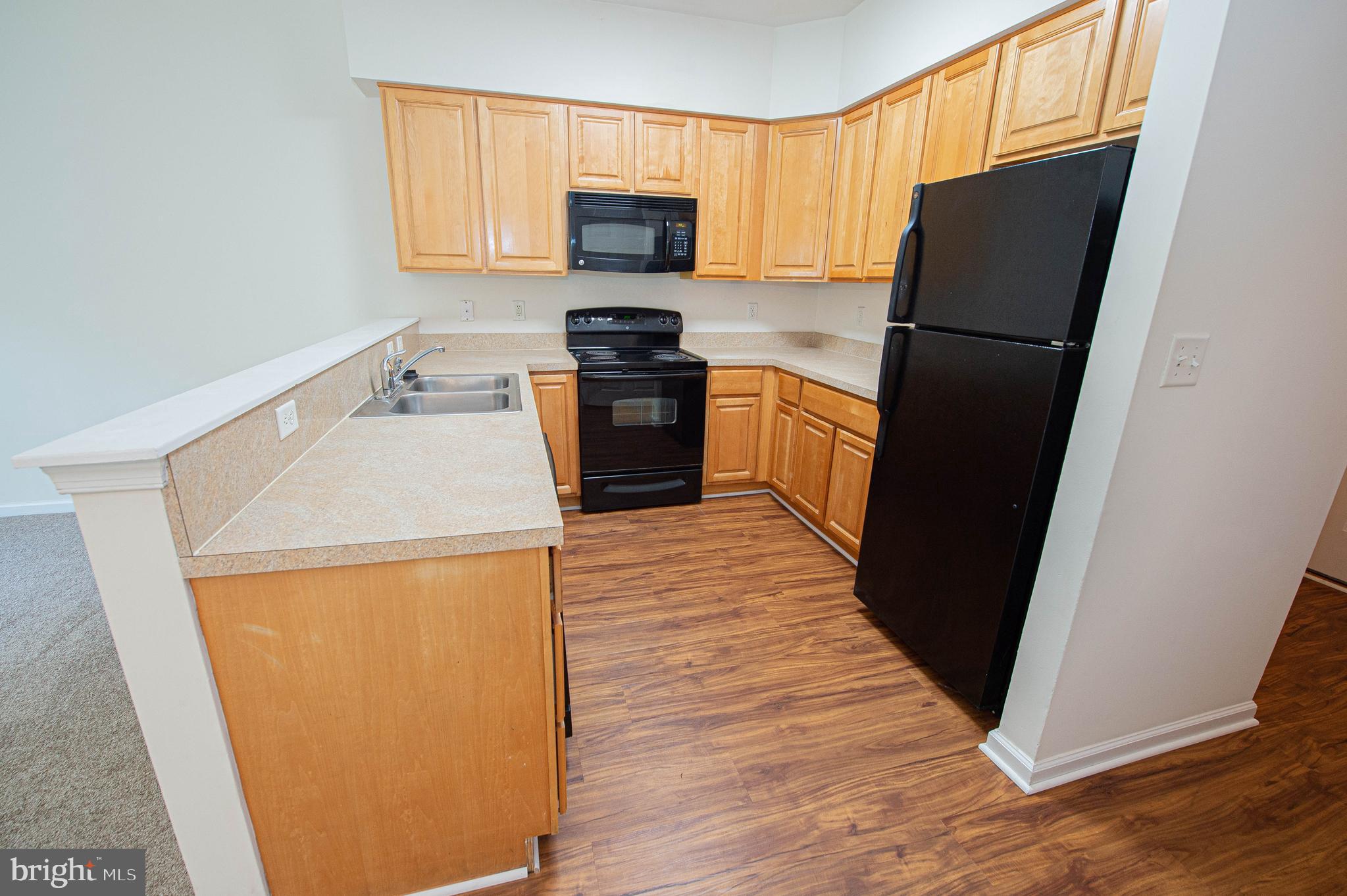 420 Parkview Court, Unit F Salisbury, MD 21804 - Photo 22 of 87 a kitchen with a refrigerator a stove top oven a sink and dishwasher