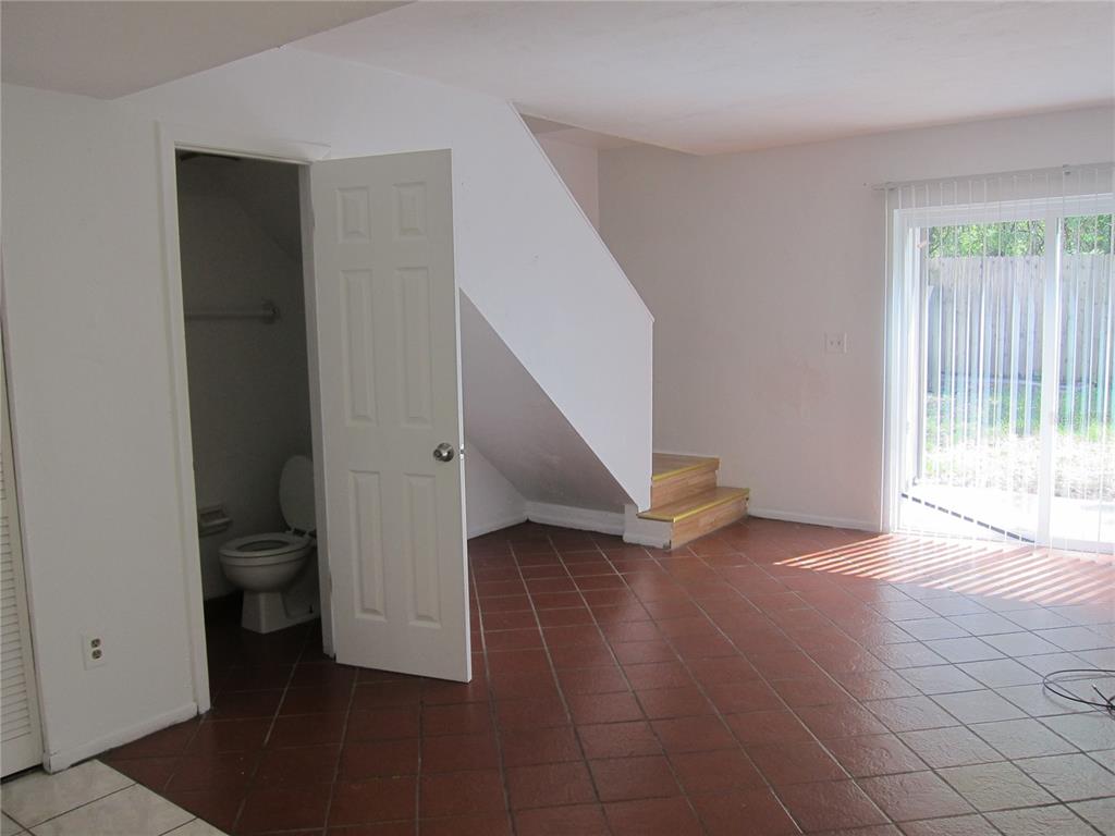 6417 Southwest 9th Avenue, Unit D Gainesville, FL 32607 - Photo 17 of 25 an empty room with windows