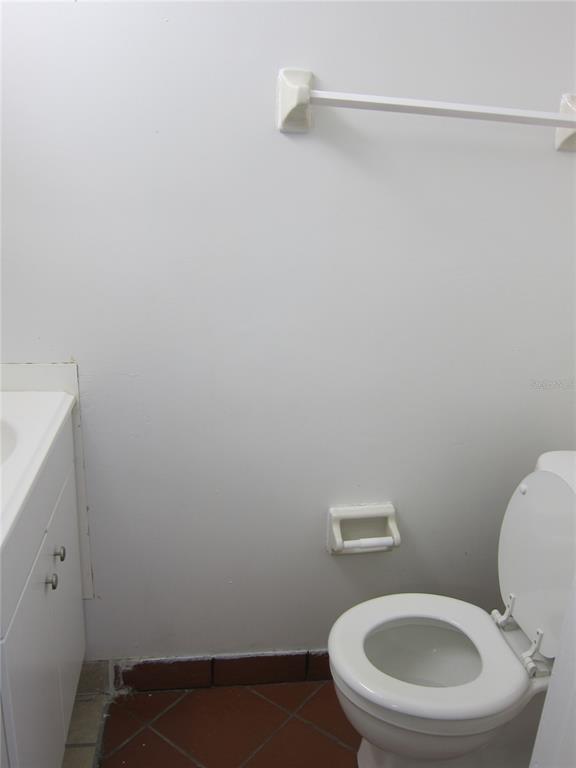 6417 Southwest 9th Avenue, Unit D Gainesville, FL 32607 - Photo 18 of 25 a bathroom with a toilet and a sink