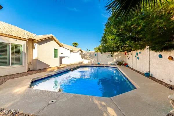 a view of a house with backyard porch and garden