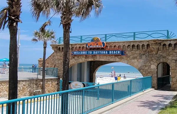 $2,700 | 2215 Green Valley Street, Daytona Beach, FL 32124