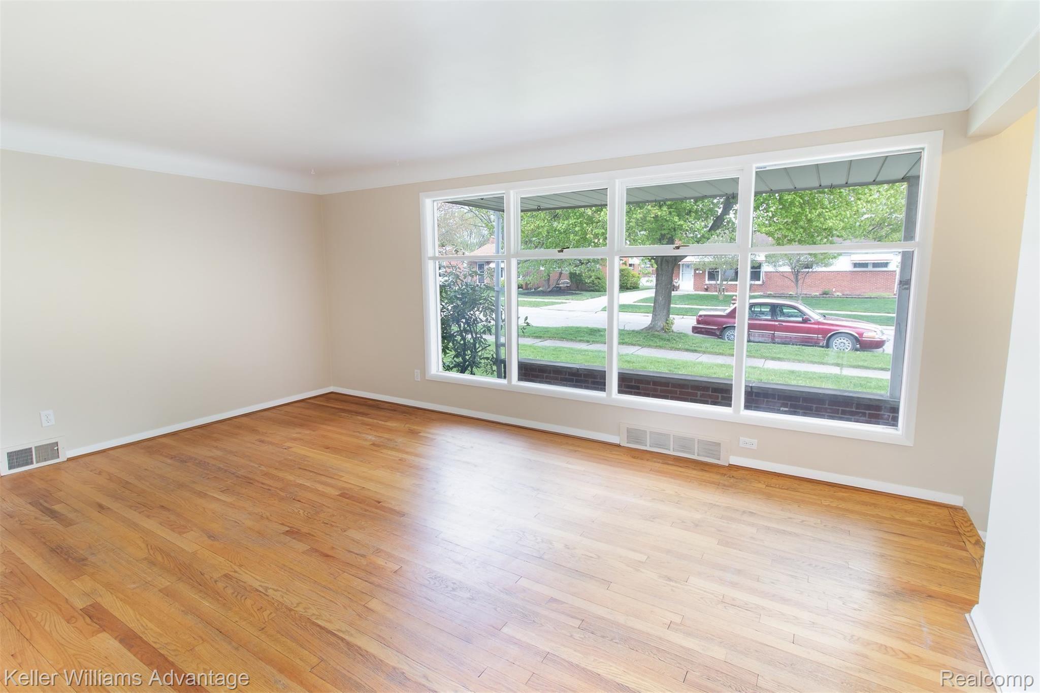 36955 Greenbush Road Wayne, MI 48184 - Photo 4 of 36 GreenbushRd_36955_Living_02.jpg
