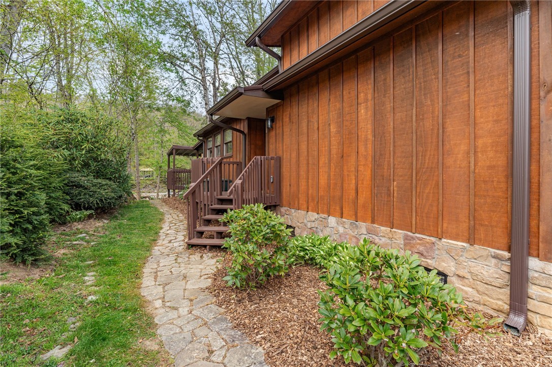 139 Golden Rod Loop Newland, NC 28657 - Photo 28 of 39 a backyard of a house with lots of green space