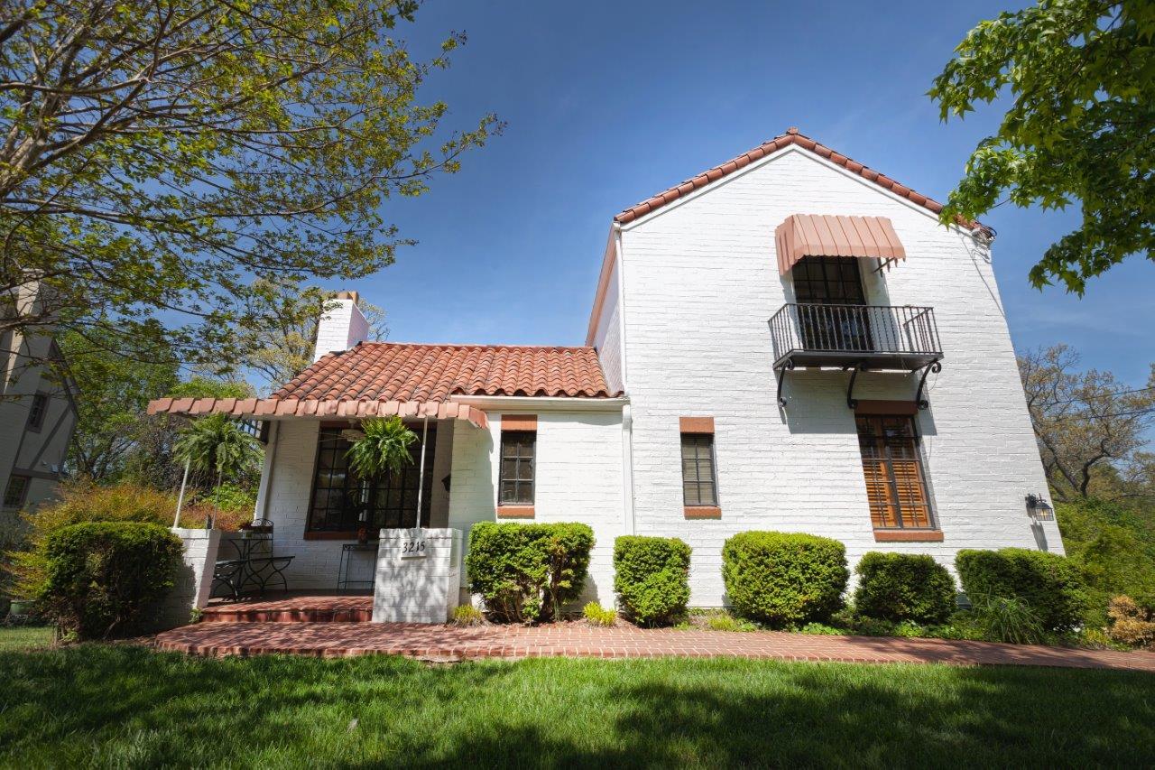 3215 White Oak Road Southwest Roanoke, VA 24014 - Photo 1 of 29 Front