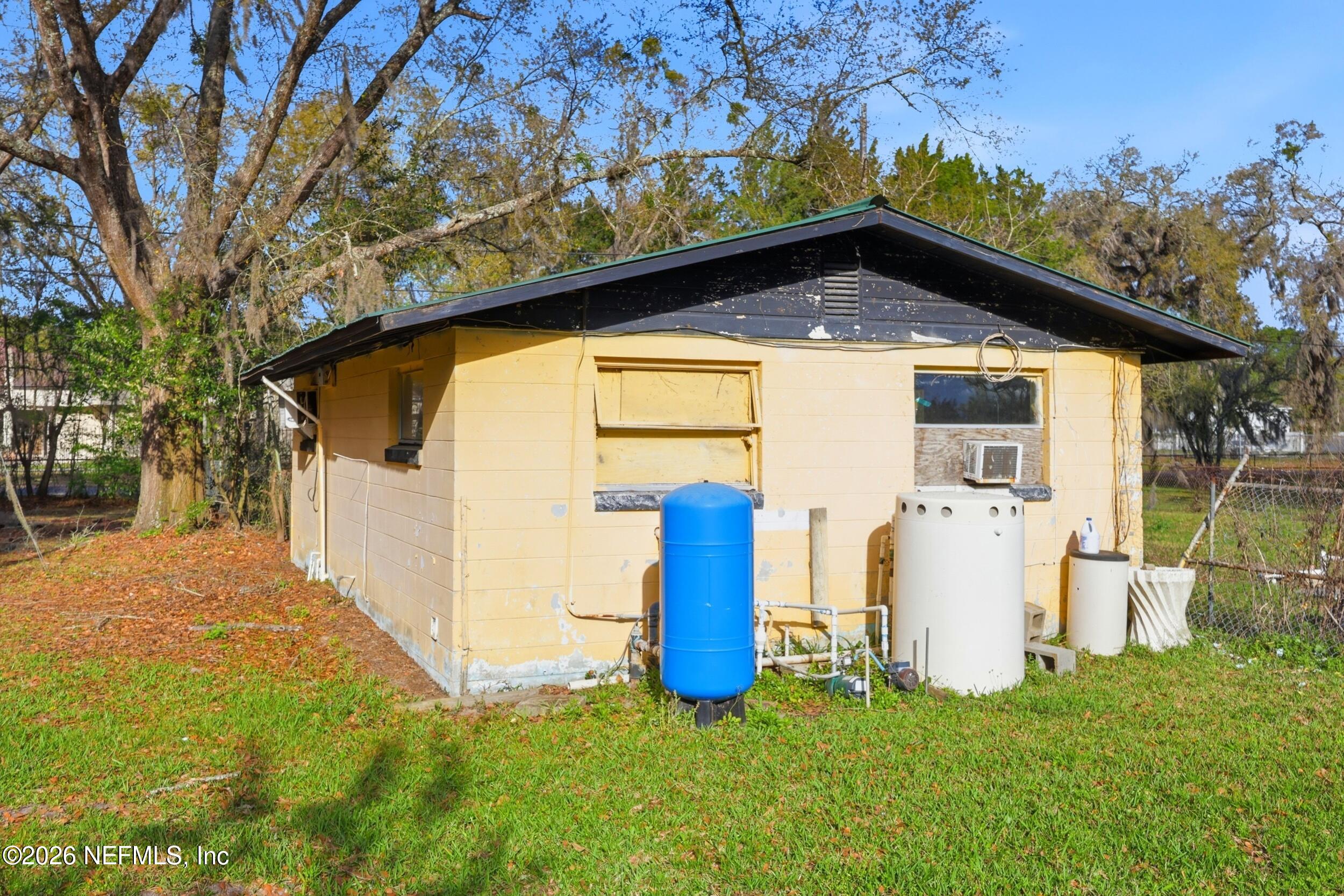 9843 Wagner Road Jacksonville, FL 32219 - Photo 23 of 40 a front view of a house with garden