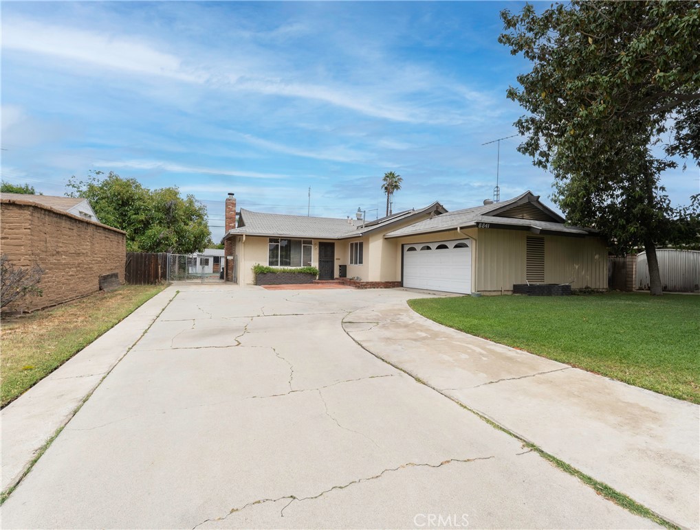 8841 California Riverside, CA 92503 - Photo 1 of 25