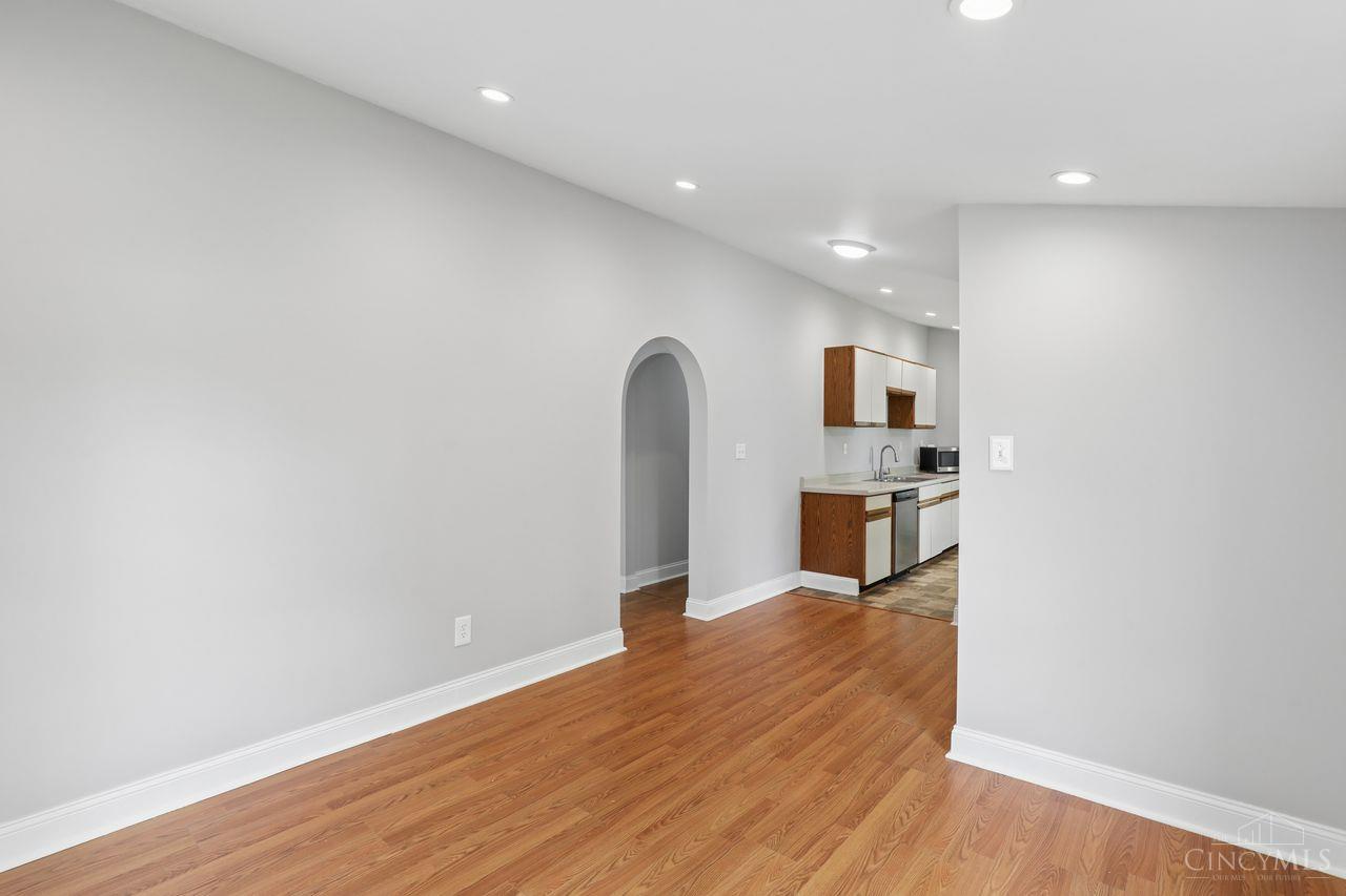 6015 Eleanor Street Cincinnati, OH 45227 - Photo 10 of 36