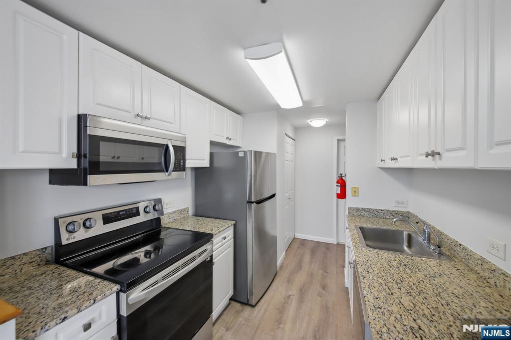 100 Old Palisade Road, Unit 2209 Fort Lee, NJ 07024 - Photo 13 of 27