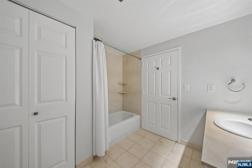 100 Old Palisade Road, Unit 2209 Fort Lee, NJ 07024 - Photo 16 of 27