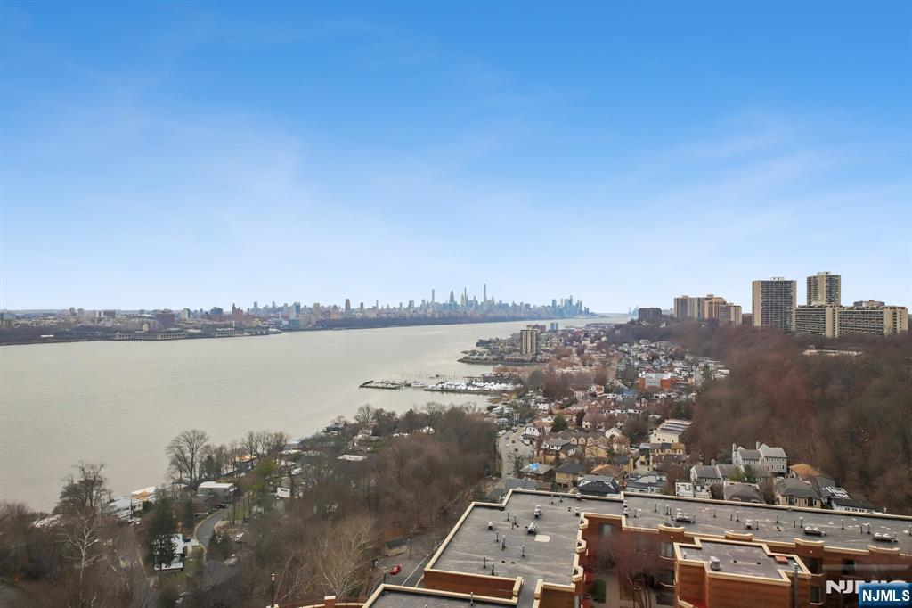 100 Old Palisade Road, Unit 2209 Fort Lee, NJ 07024 - Photo 3 of 27