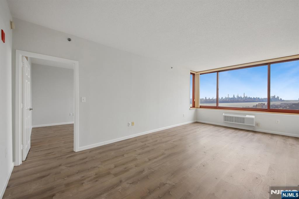 100 Old Palisade Road, Unit 2209 Fort Lee, NJ 07024 - Photo 7 of 27