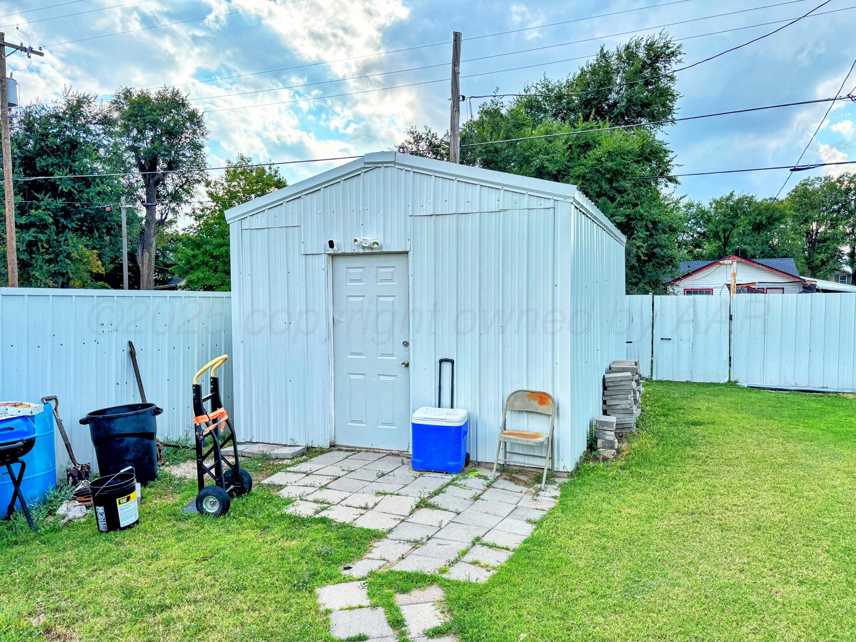 1010 South Baylor Street Perryton, TX 79070 - Photo 32 of 35 a house view with a sitting space